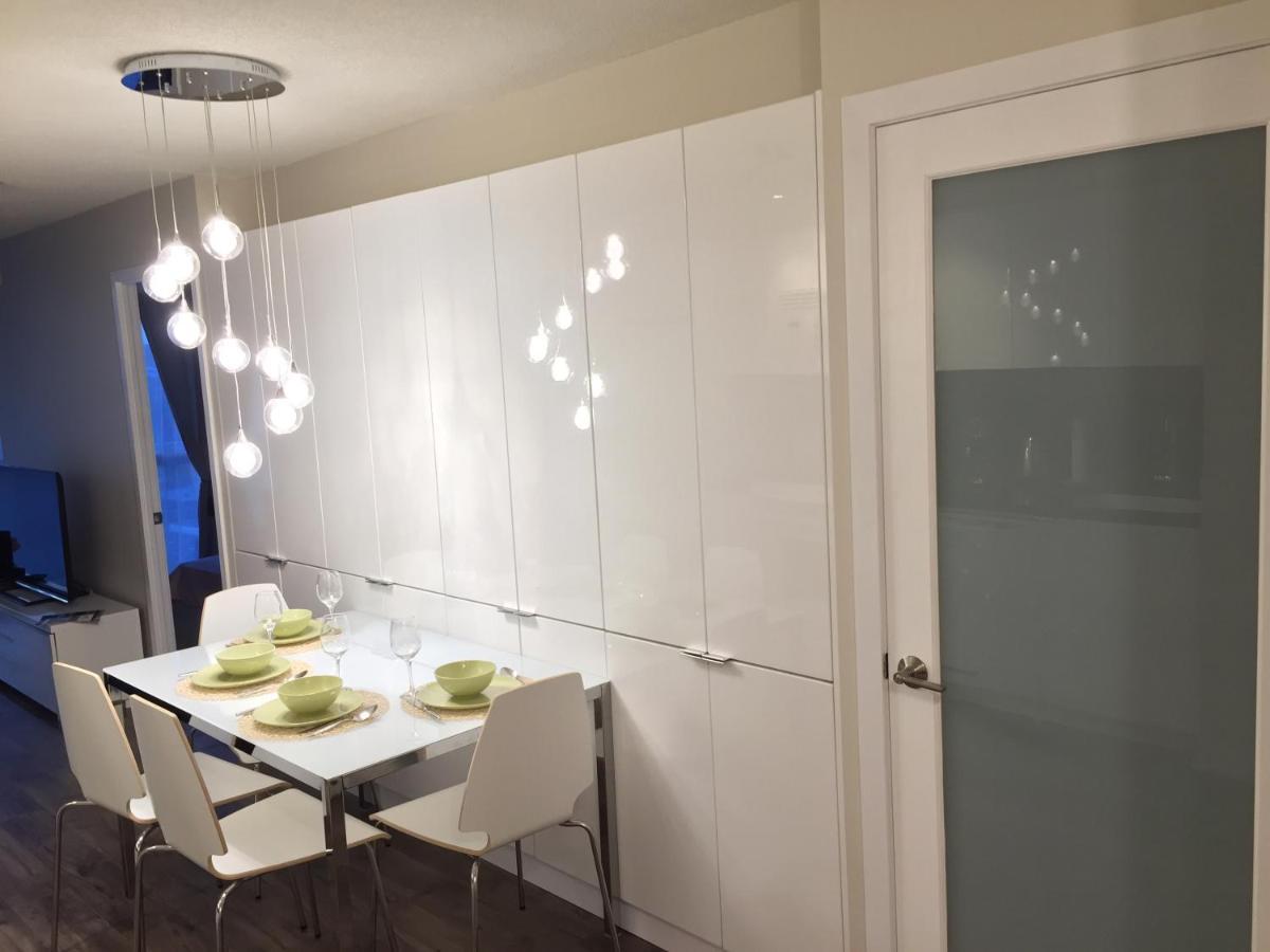Stylish And Bright 2Br Condo In The Heart Of Downtown トロント エクステリア 写真